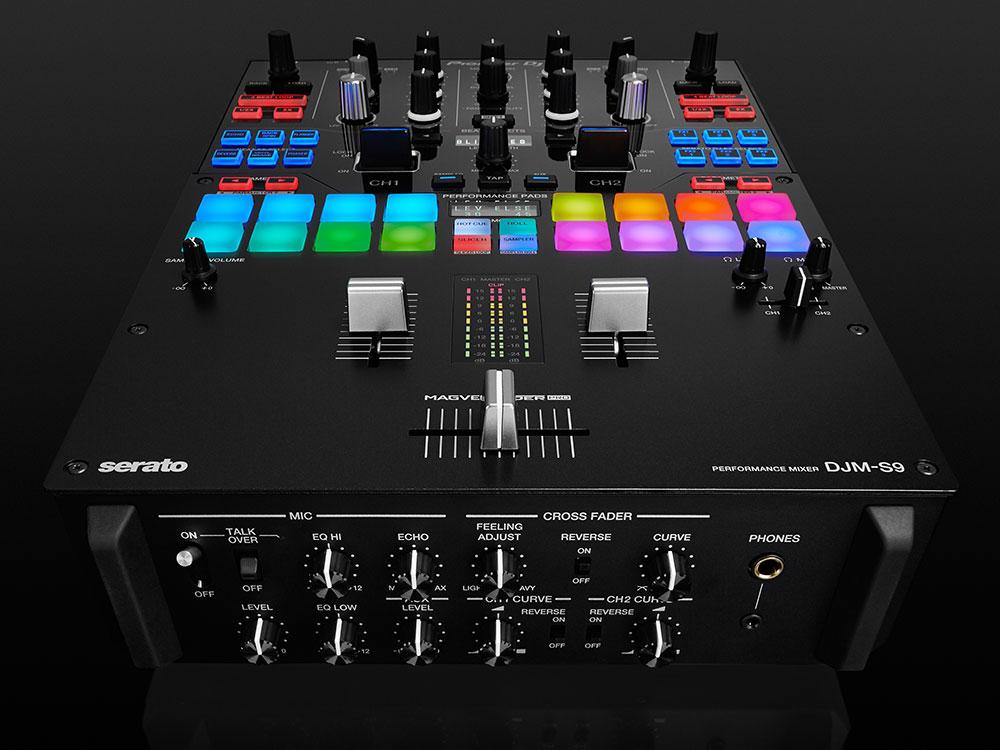La djm s9 de pioneer est issue de la technologie de la djm 2000 nexus